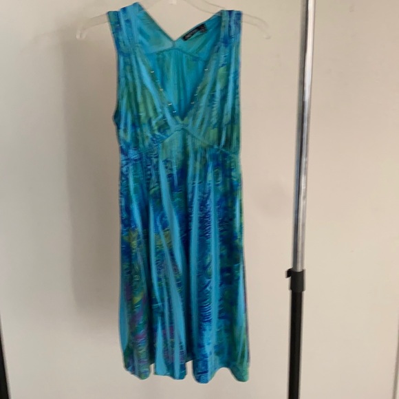 Apt. 9 Dresses & Skirts - V- neck, sleeveless designer dress.